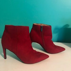 Practically new pointy stiletto ankle boots!